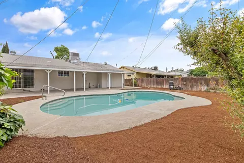 Exterior - 215 Lombardy Ln, Lemoore, CA 93245 photo 11 of 12
