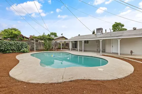 Exterior - 215 Lombardy Ln, Lemoore, CA 93245 photo 10 of 12