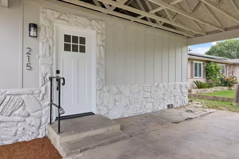 Exterior - 215 Lombardy Ln, Lemoore, CA 93245 photo 4 of 12
