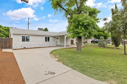 Exterior - 215 Lombardy Ln, Lemoore, CA 93245 photo 2 of 12