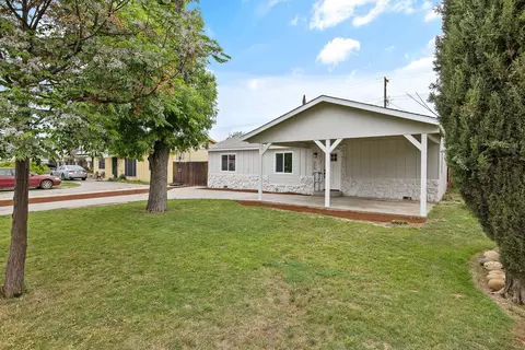 Exterior - 215 Lombardy Ln, Lemoore, CA 93245 photo 3 of 12