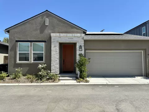 697 Grace Way, Madera, CA 93636