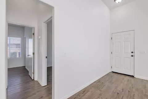 Entry Way - 1404 Bradley Ct, Exeter, CA 93221 photo 4 of 5