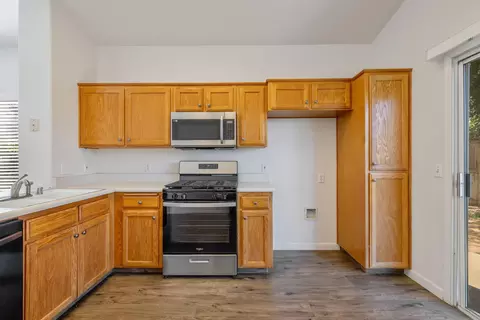 Kitchen - 1404 Bradley Ct, Exeter, CA 93221 photo 2 of 4