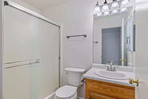 Bath - 1404 Bradley Ct, Exeter, CA 93221 photo 1 of 3