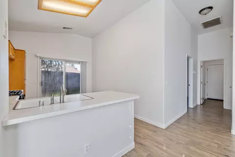 Entry Way - 1404 Bradley Ct, Exeter, CA 93221 photo 1 of 5