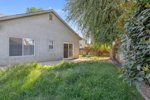 Exterior - 1404 Bradley Ct, Exeter, CA 93221 photo 7 of 11