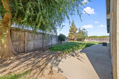 Exterior - 1404 Bradley Ct, Exeter, CA 93221 photo 4 of 11