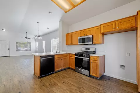 Kitchen - 1404 Bradley Ct, Exeter, CA 93221 photo 1 of 4