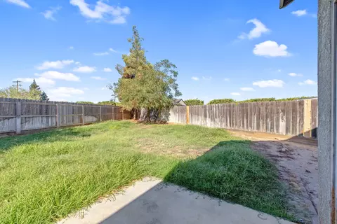 Exterior - 1404 Bradley Ct, Exeter, CA 93221 photo 2 of 11