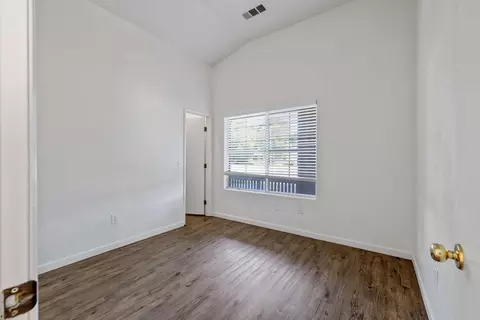 Bedroom - 1404 Bradley Ct, Exeter, CA 93221 photo 2 of 2