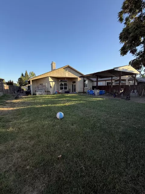 Exterior - 3942 E Four Creeks Ct, Visalia, CA 93292 photo 9 of 11