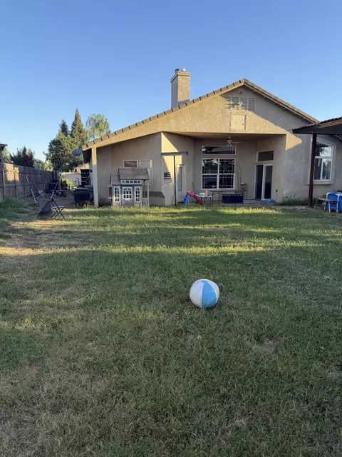Exterior - 3942 E Four Creeks Ct, Visalia, CA 93292 photo 3 of 11