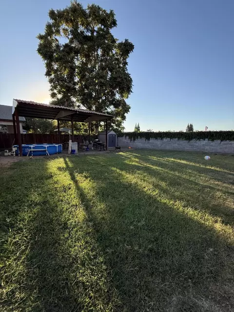 Exterior - 3942 E Four Creeks Ct, Visalia, CA 93292 photo 10 of 11