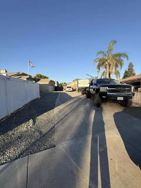 Exterior - 3942 E Four Creeks Ct, Visalia, CA 93292 photo 8 of 11