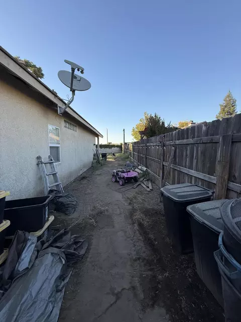 Exterior - 3942 E Four Creeks Ct, Visalia, CA 93292 photo 6 of 11
