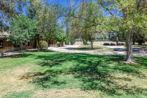 Exterior - 9356 22nd Ave, Lemoore, CA 93245 photo 6 of 9