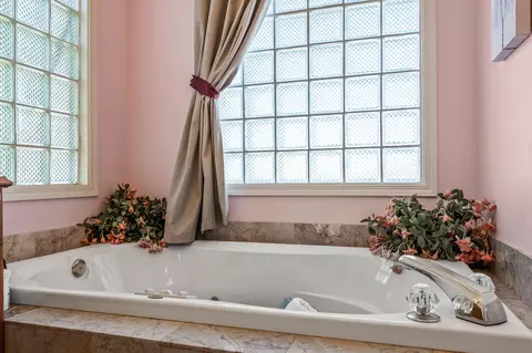 Bath - 15084 18 12, Lemoore, CA 93245 photo 2 of 4