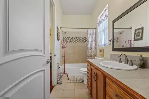 Bath - 15084 18 12, Lemoore, CA 93245 photo 3 of 4