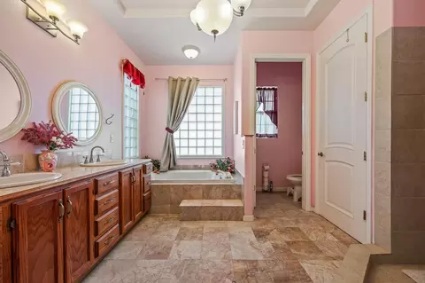 Bath - 15084 18 12, Lemoore, CA 93245 photo 1 of 4