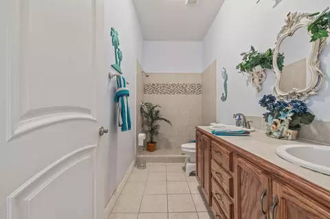 Bath - 15084 18 12, Lemoore, CA 93245 photo 4 of 4