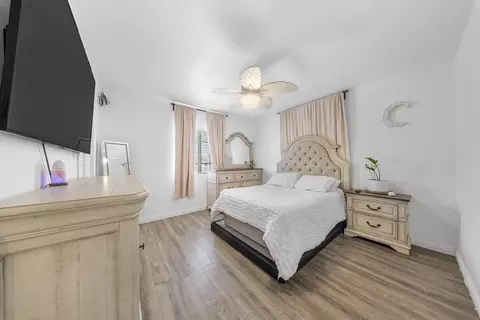 Bedroom - 1224 El Monte Way, Dinuba, CA 93618 photo 1 of 6