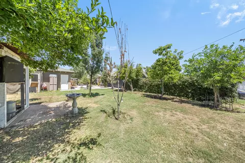Exterior - 1224 El Monte Way, Dinuba, CA 93618 photo 10 of 13