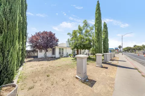 Exterior - 1224 El Monte Way, Dinuba, CA 93618 photo 13 of 13