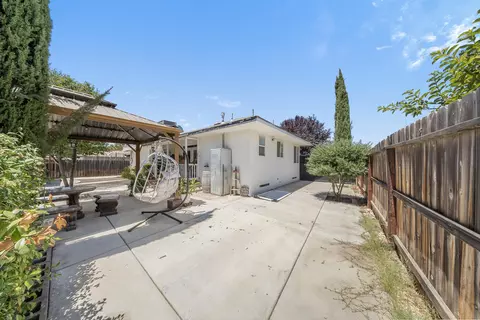 Exterior - 1224 El Monte Way, Dinuba, CA 93618 photo 9 of 13