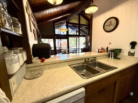 Kitchen - 57524 Crest Dr, Springville, CA 93265 photo 5 of 6
