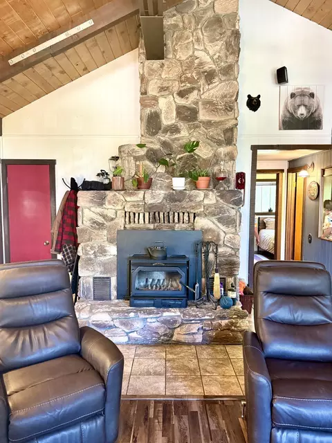 Living - 57524 Crest Dr, Springville, CA 93265 photo 2 of 3