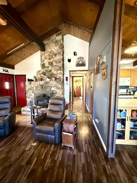 Entry Way - 57524 Crest Dr, Springville, CA 93265 photo 2 of 3