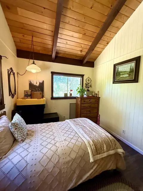 Bedroom - 57524 Crest Dr, Springville, CA 93265 photo 3 of 5