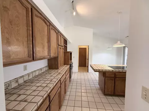 Kitchen - 2300 E Iris Ave, Visalia, CA 93292 photo 6 of 7