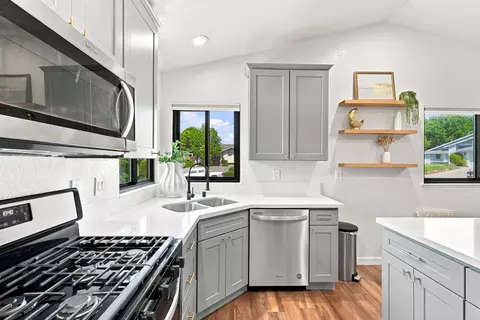 Kitchen - 540 Chumash Ct, Paso Robles, CA 93446 photo 8 of 9