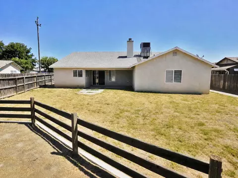 Exterior - 799 Daphne Ln, Lemoore, CA 93245 photo 7 of 12