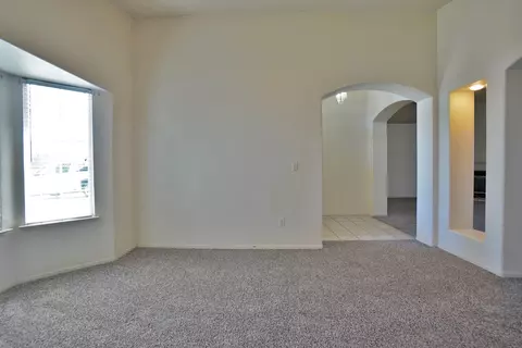 Living - 799 Daphne Ln, Lemoore, CA 93245 photo 5 of 6