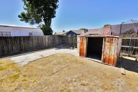 Exterior - 799 Daphne Ln, Lemoore, CA 93245 photo 8 of 12