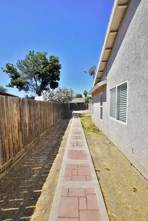 Exterior - 799 Daphne Ln, Lemoore, CA 93245 photo 12 of 12