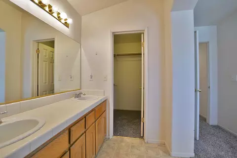 Bath - 799 Daphne Ln, Lemoore, CA 93245 photo 6 of 6