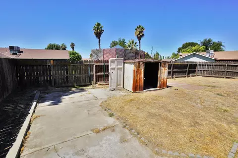 Exterior - 799 Daphne Ln, Lemoore, CA 93245 photo 10 of 12