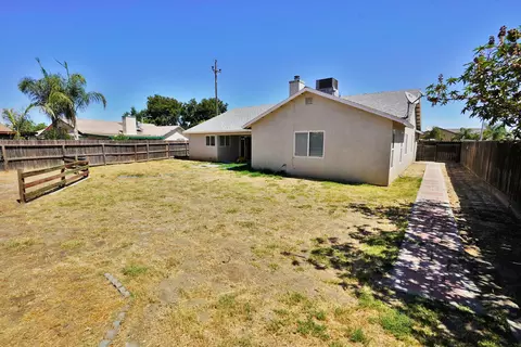 Exterior - 799 Daphne Ln, Lemoore, CA 93245 photo 9 of 12