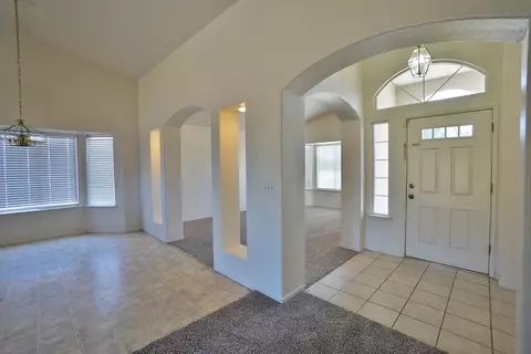 Entry Way - 799 Daphne Ln, Lemoore, CA 93245 photo 2 of 3