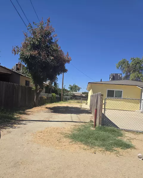 Exterior - 304 W Compton Ave, Pixley, CA 93256 photo 5 of 5