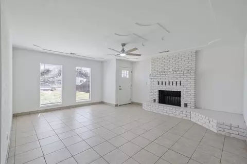 Living - 1592 E Sonora Ave, Tulare, CA 93274 photo 2 of 4