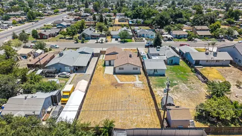View/Area - 1592 E Sonora Ave, Tulare, CA 93274 photo 2 of 3