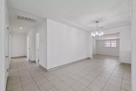 Entry Way - 1592 E Sonora Ave, Tulare, CA 93274 photo 1 of 2