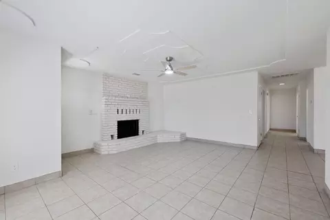 Living - 1592 E Sonora Ave, Tulare, CA 93274 photo 3 of 4