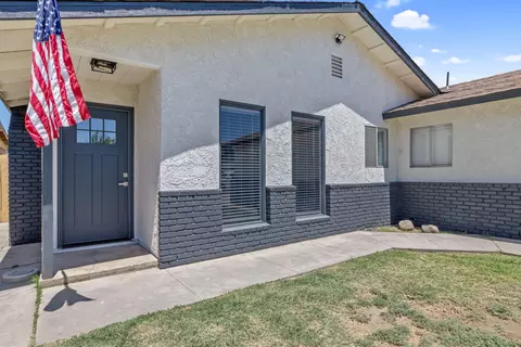 Exterior - 1592 E Sonora Ave, Tulare, CA 93274 photo 2 of 5