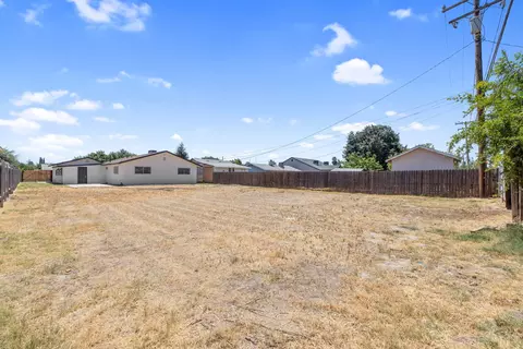 Exterior - 1592 E Sonora Ave, Tulare, CA 93274 photo 4 of 5
